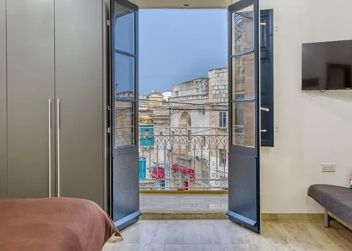 Lovely In The Heart Of Qormi Village Daire Santa Vennera