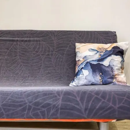 Modern Qormi Stay With Private Balcony Near City Square Santa Vennera