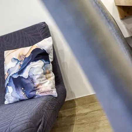 Modern Qormi Stay With Private Balcony Near City Square * Santa Vennera