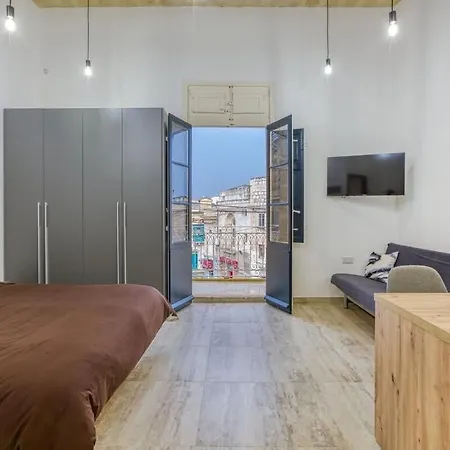 Modern Qormi Stay With Private Balcony Near City Square Santa Vennera