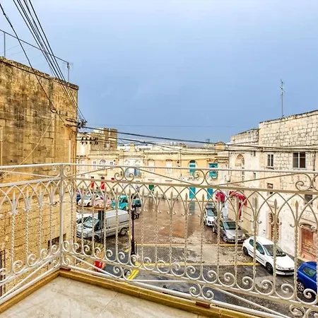Modern Qormi Stay With Private Balcony Near City Square *