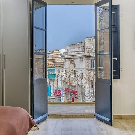 Modern Qormi Stay With Private Balcony Near City Square דירה Santa Vennera