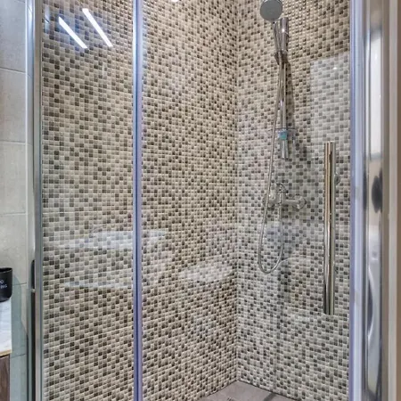 Modern Qormi Stay With Private Balcony Near City Square
