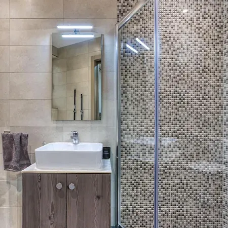 Modern Qormi Stay With Private Balcony Near City Square דירה *