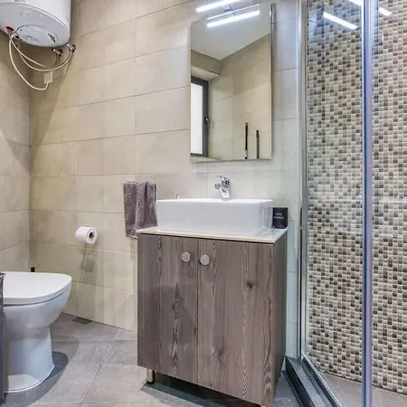 Modern Qormi Stay With Private Balcony Near City Square