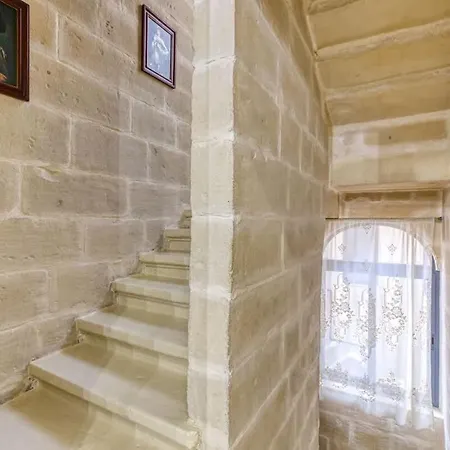 דירה Modern Qormi Stay With Private Balcony Near City Square *