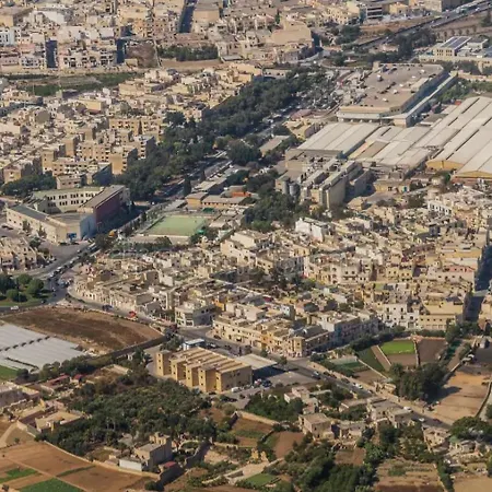 Modern Qormi With Private Balcony Near Square Appartement Santa Vennera