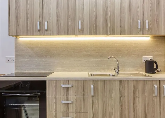 Lovely In The Heart Of Qormi Village Apartament Santa Vennera