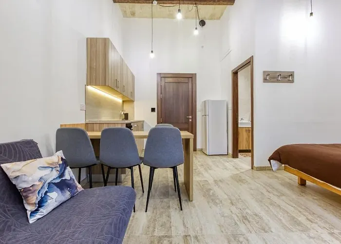 Lovely In The Heart Of Qormi Village Apartament *